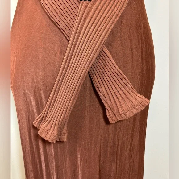 ZARA COMBINATION ARM WARMER
DRESS ✨EUC✨ 100% Viscose Main - Picture 9 of 16